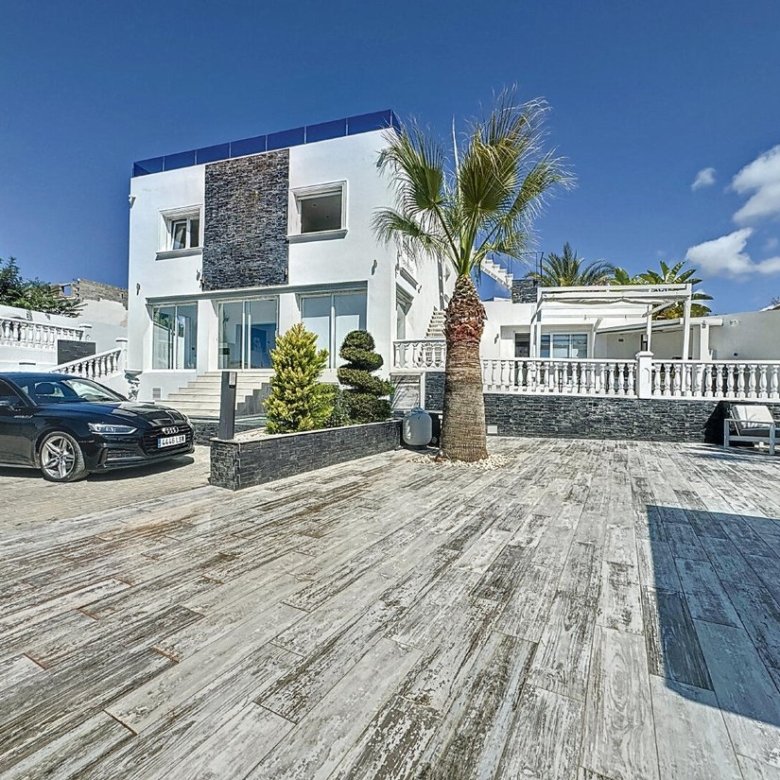 Chalet en Venta en pinar del advocat - teulada